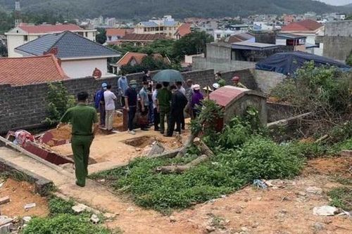 Bàng hoàng phát hiện thi thể cháy đen trên đồi