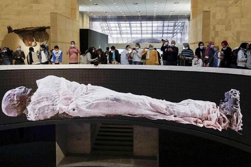 Nhà hàng cho khách ăn tối ngay cạnh xác ướp hoàng gia