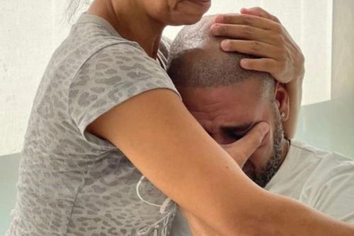 Adriano bật khóc sau khi được vinh danh