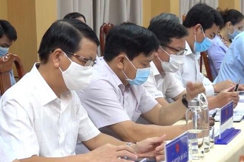 8 cán bộ tỉnh Quảng Ngãi - F1 của bệnh nhân 2989 âm tính lần 1 với virus SARS-CoV-2