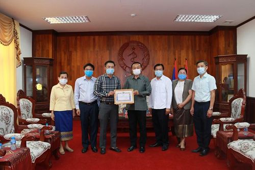 Doanh nghiệp Việt Nam tiếp tục hỗ trợ Lào phòng, chống Covid-19