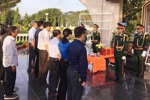 'Đi tìm đồng đội'