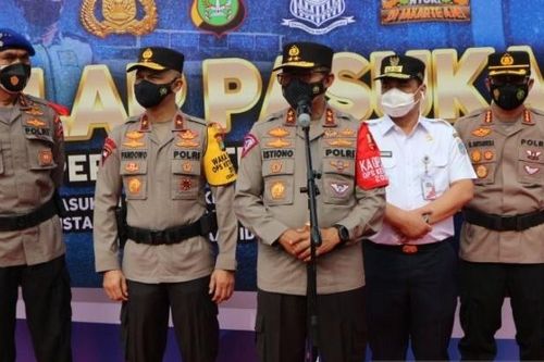 Dịch Covid-19 căng thẳng, Indonesia tung lực lượng 'khủng' lập chốt cấm người dân về quê