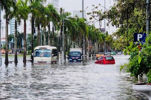 Thanh Hóa: Nhiều tuyến phố ngập sâu trong nước