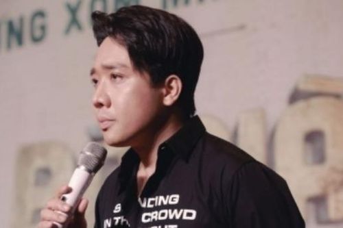 Trấn Thành bị tố 'bệnh ngôi sao' khi chụp ảnh cùng fan