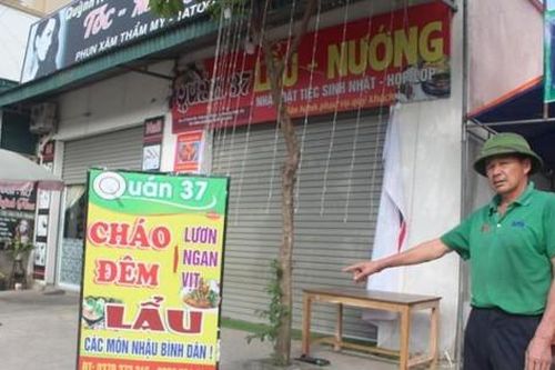 Treo biển quảng cáo, nam thanh niên bị điện giật tử vong