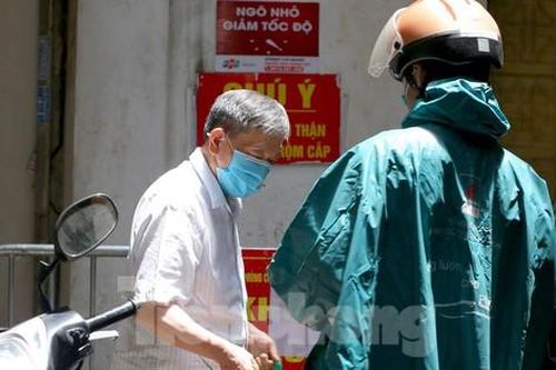 Hà Nội phong tỏa ngõ trên phố Kim Mã - nơi ở của nam bác sĩ mắc COVID-19