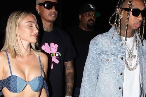 Tình mới của rapper gốc Việt Tyga chuộng mặc như không ra phố phản cảm