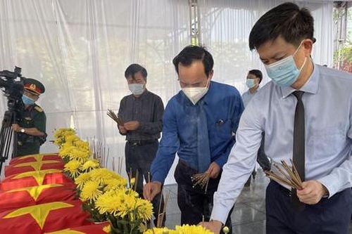Truy điệu và an táng 24 hài cốt liệt sĩ quân tình nguyện Việt Nam