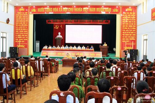 Các ứng viên đại biểu Quốc hội và Hội đồng nhân dân tỉnh tiếp xúc cử tri tại huyện Đô Lương