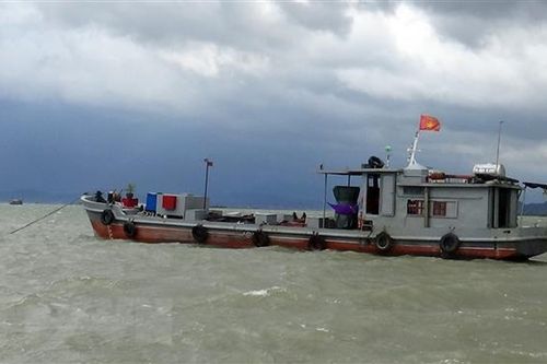 Cảnh sát biển phát hiện 30.000kg dầu FO không rõ nguồn gốc