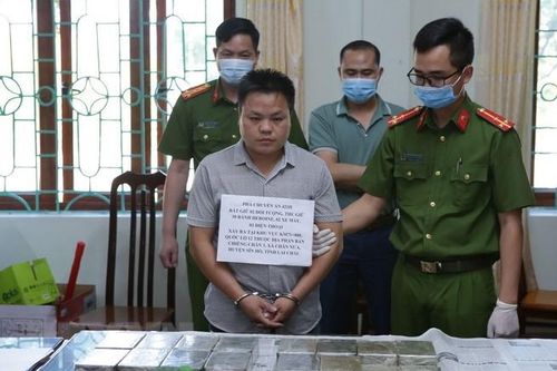Lai Châu phá án thành công, bắt 2 đối tượng vận chuyển 30 bánh heroin