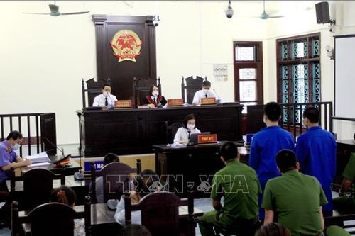 Phạt tù chủ nhà xe Phúc Cường về tội cố ý làm hư hỏng tài sản