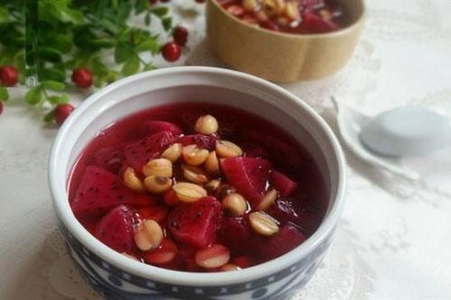 Mùa hè thơm mát với chè hạt sen thanh long đỏ