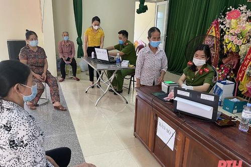 Phòng, chống dịch COVID-19 tại các điểm cấp thẻ căn cước công dân gắn chíp