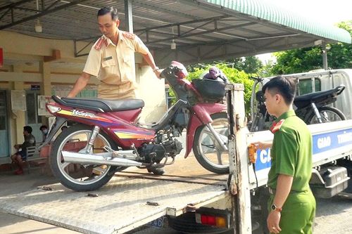 Bắt giữ nhóm tổ chức đua xe trái phép trên Tỉnh lộ 948