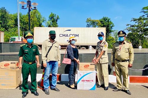 'Giúp bạn chống dịch là giúp chính mình'