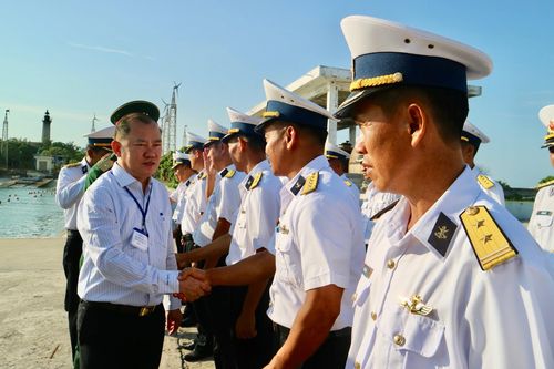 Đoàn công tác số 4 hoàn thành chuyến công tác thăm, tặng quà quân và dân huyện đảo Trường Sa