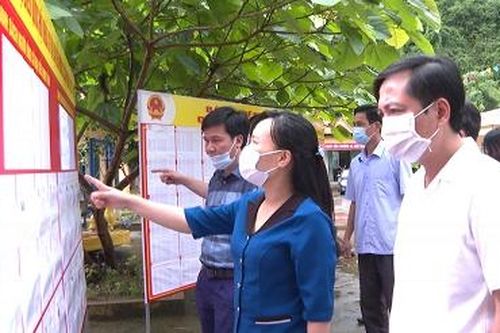 Trưởng Ban Dân vận Tỉnh ủy Nguyễn Thị Thanh Huyền làm việc tại huyện Tân Sơn