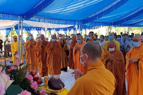 Bình Thuận: Đặt đá đại trùng tu chánh điện tịnh thất An Tuyền