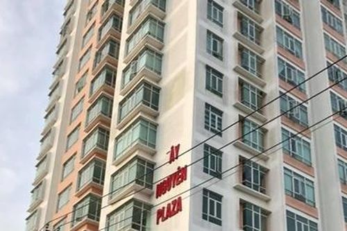 Nam tài xế giết vợ con rồi nhảy lầu