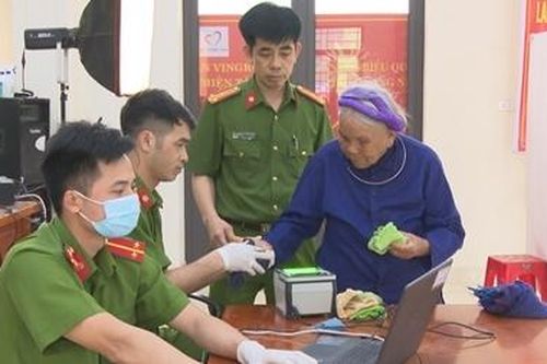 Những cách làm sáng tạo trong chiến dịch cấp căn cước công dân