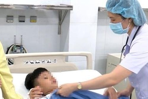 Một trong 6 trẻ bị ngộ độc nặng đã tử vong