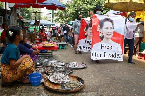Myanmar cấm truyền hình vệ tinh