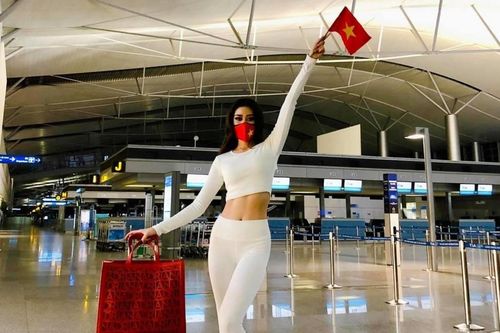 Hoa hậu Khánh Vân và 'chiến thuật váy áo' thông minh khi sang Mỹ