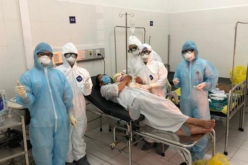 CĐYTVN hỗ trợ cán bộ y tế tuyến đầu phòng, chống dịch COVID-19