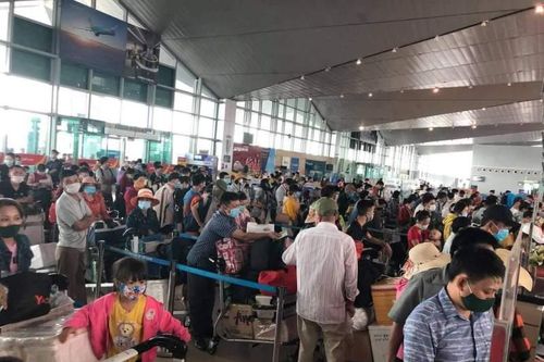 Cao điểm nghỉ lễ 30-4, gần 1 triệu khách qua ba sân bay lớn nhất nước