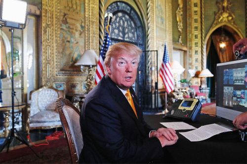 Một cơn bão đang đến 'từ bàn làm việc của Donald J. Trump'