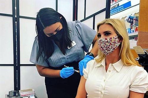 Ivanka Trump đăng ảnh tiêm vaccine Covid-19