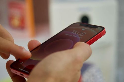 iPhone mới có thể trang bị màn hình chống nhìn trộm