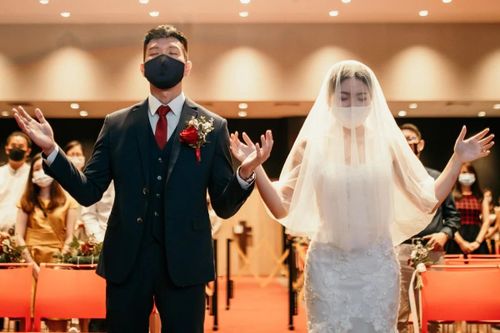 Phát khóc vì phải cưới chạy trong dịch Covid-19