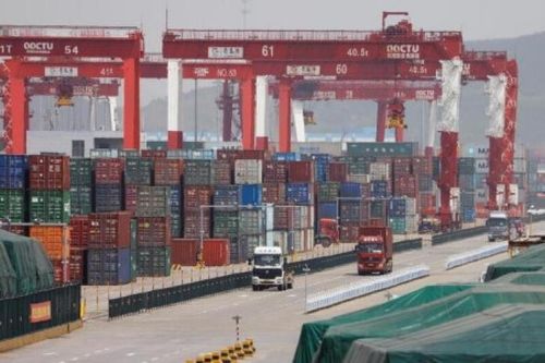 Xuất khẩu của Trung Quốc kém khả quan do nhu cầu nước ngoài hạ nhiệt
