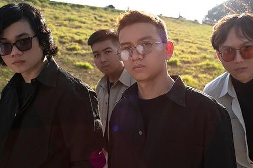 Chillies bán được 1.000 album đầu tay 'Qua khung cửa sổ'