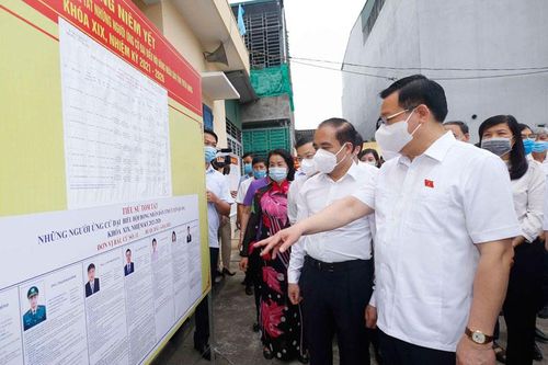 Chủ tịch Quốc hội Vương Đình Huệ làm việc tại Tuyên Quang