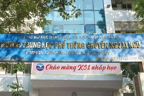 Trường chuyên Ngoại ngữ cho học sinh kiểm tra học kỳ trực tuyến