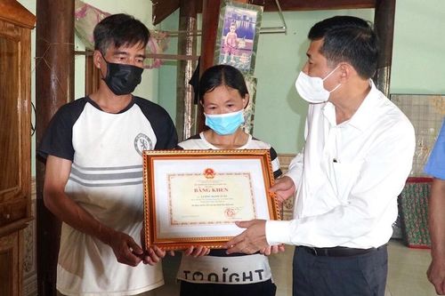 Truy tặng Bằng khen của Bộ GD-ĐT cho học sinh Lương Mạnh Tuấn