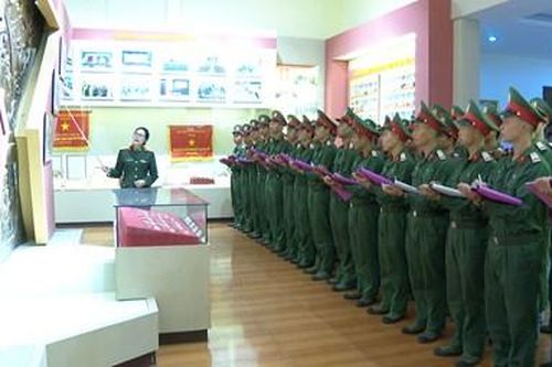 Tự hào tiếp bước cha anh