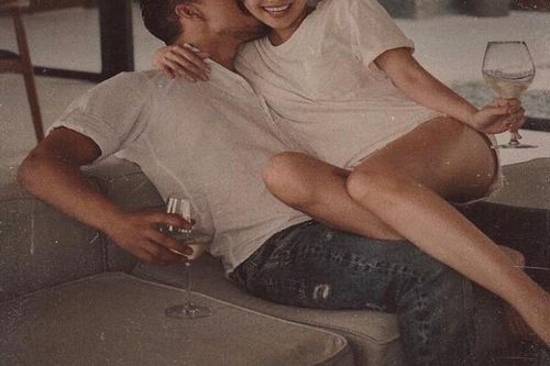 Viết tâm thư gửi chồng, 'vợ thiếu gia Cocobay' quyết giấu kín mặt