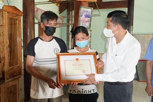 Truy tặng bằng khen của Bộ GD&ĐT cho học sinh Nghệ An quên mình cứu bạn
