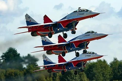 Những điều ít biết về phi đội nhào lộn huyền thoại chuyên bay MiG-29 của không quân Nga