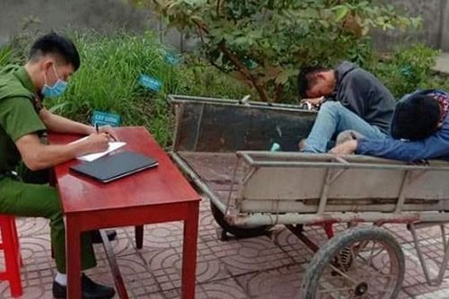 Người dân mật phục 'tóm gọn' 2 'cẩu tặc' trong đêm