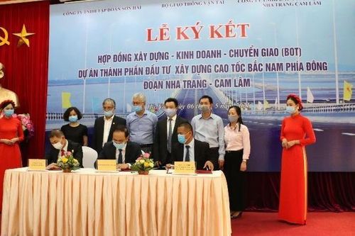 Bộ GTVT ký với nhà đầu tư dự án BOT đầu tiên của cao tốc Bắc - Nam