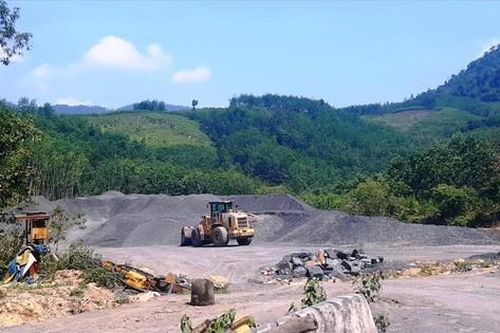 Mỏ đá 'hết đát' vẫn hoạt động