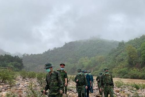 Bức tường thép chống dịch COVID-19 ở vùng biên