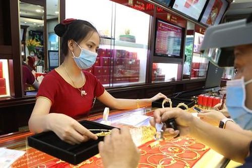 Giá vàng tăng vọt do 'găm', đầu tư?