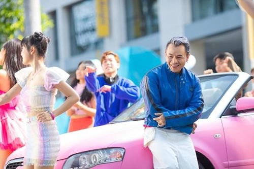 Binz ra mắt MV mới đúng chất người chơi 'hệ màu hồng'